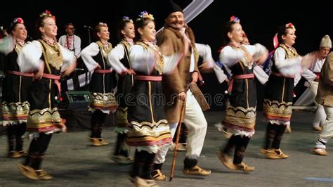 Kaval Gaita - En upprymmande bulgarisk folkdans med en melankolisk underton